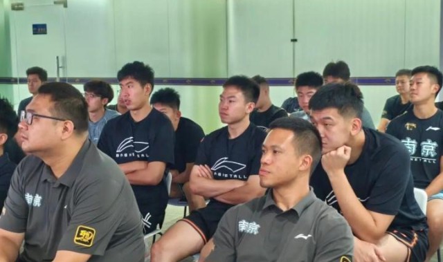 辽宁、北京、宁波、肯帝亚、同曦等队组织统一观看阅兵